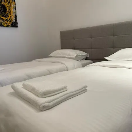Apartamento Proper 2 *