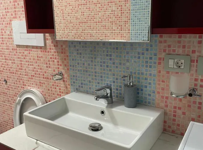 Proper 2 アパート ティラナ